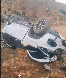 CERRO DE PASCO: Auto se despita y cae a abismo de casi 100 metros de altura