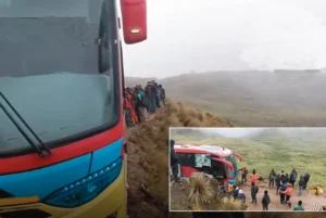 SE SALVAN DE MILAGRO: BUS CON MINEROS QUEDA AL BORDE DE PRECIPICIO