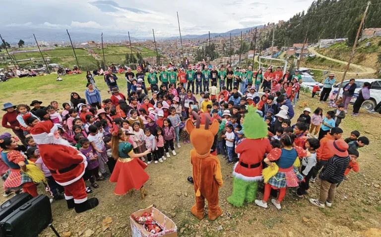 EN DISTINTOS LUGARES DE LA MACRO REGIÓN CENTRO: ELECTROCENTRO LLEVA REGALOS, CHOCOLATADAS Y SHOWS NAVIDEÑOS