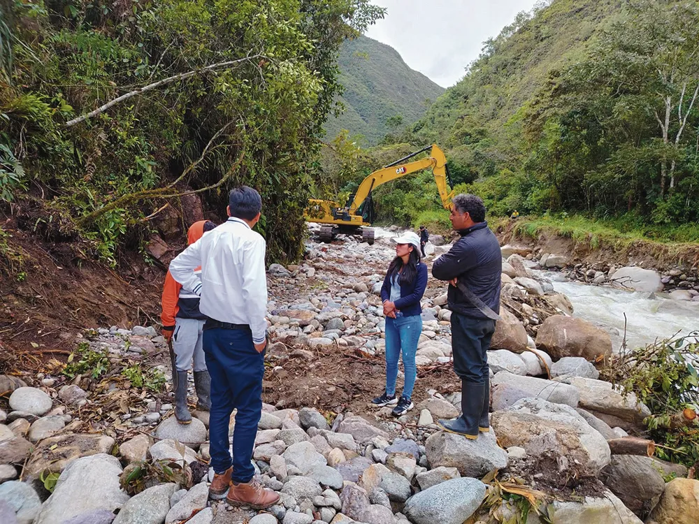 DISPONEN MAQUINARIAS: DESLIZAMIENTO, DERRUMBES, HUAICOS SOPORTA HUANCABAMBA