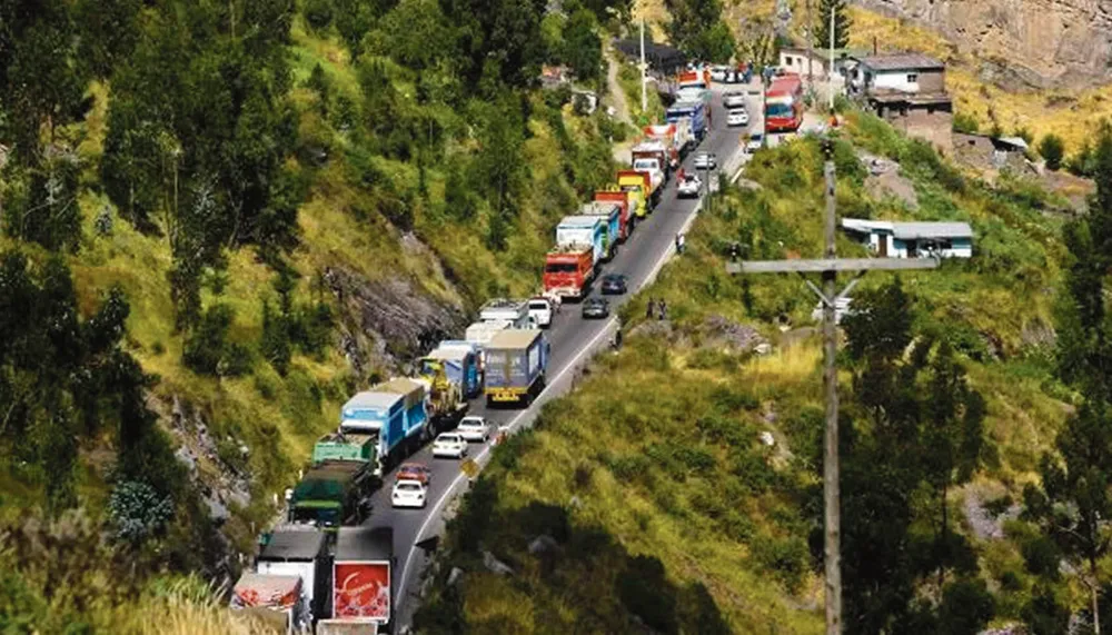 EN CARRETERA CENTRAL: RESTRINGEN TRÁNSITO DE VEHÍCULOS DE CARGA PESADA