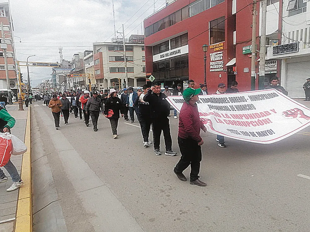 EN EL DIA DEL TRABAJADOR: CALLE REAL FUE ESCENARIO DE MOVILIZACIÓN DE PROTESTA