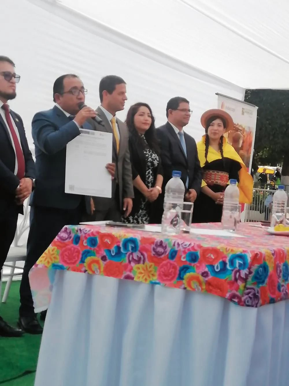 EN CEREMONIA ESPECIAL: SELLO ESPECIAL TRADICIONAL GARANTIZADA PARA LA “PAPA A LA HUANCAÍNA”
