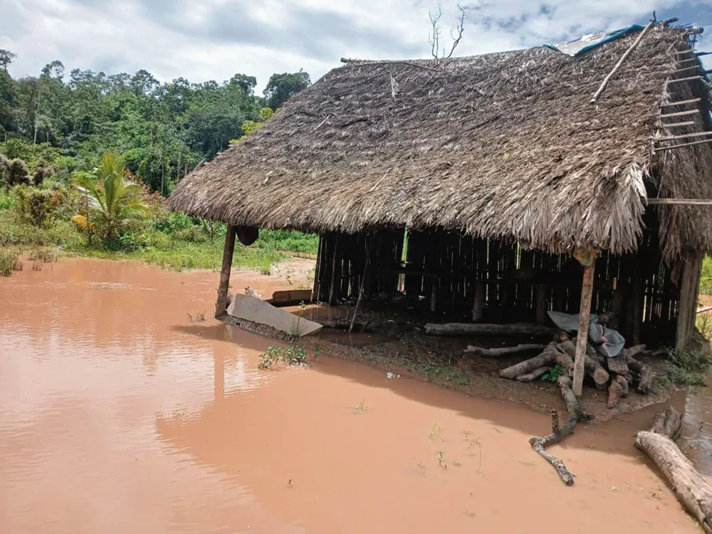 PUERTO BERMÚDEZ: VIVIENDAS INUNDADAS EN COMUNIDAD NATIVA