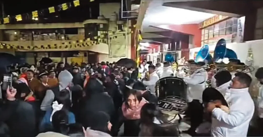 YANACANCHA: DENUNCIAN INGRESO DE LICOR ABUNDANTE A I.E.