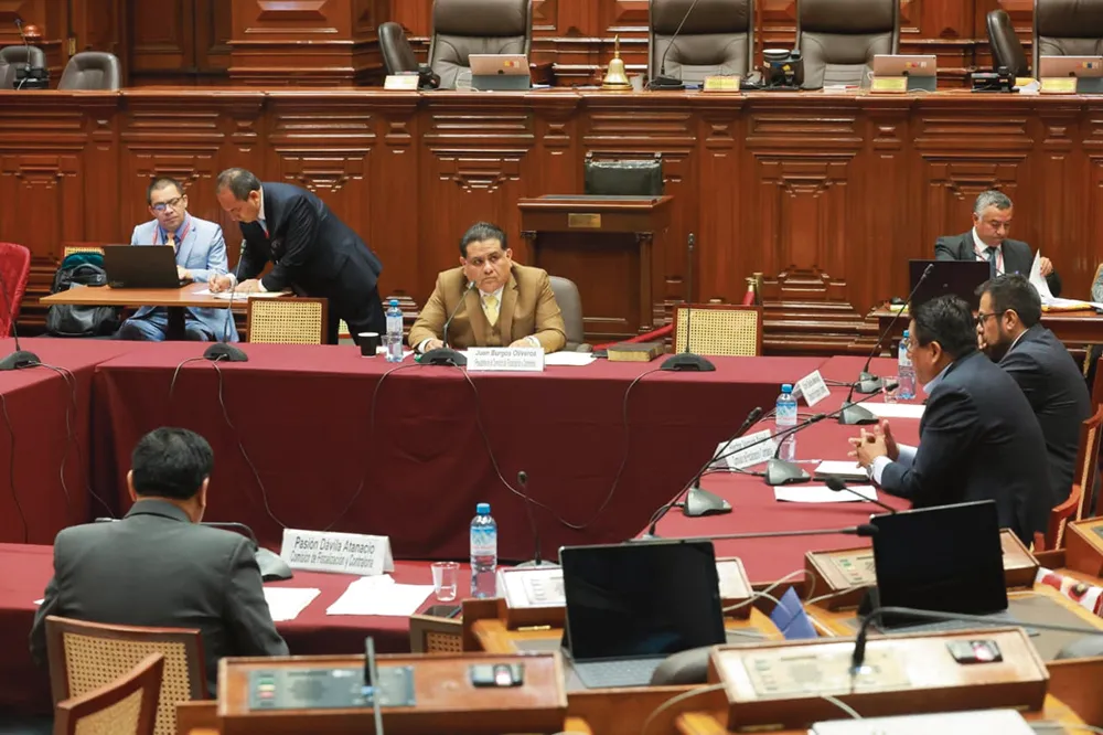 COMISIÓN DE FISCALIZACIÓN: CUESTIONA GESTIÓN REGIONAL EN PASCO Y ADVIERTE COLAPSO DEL SISTEMA DE ESSALUD