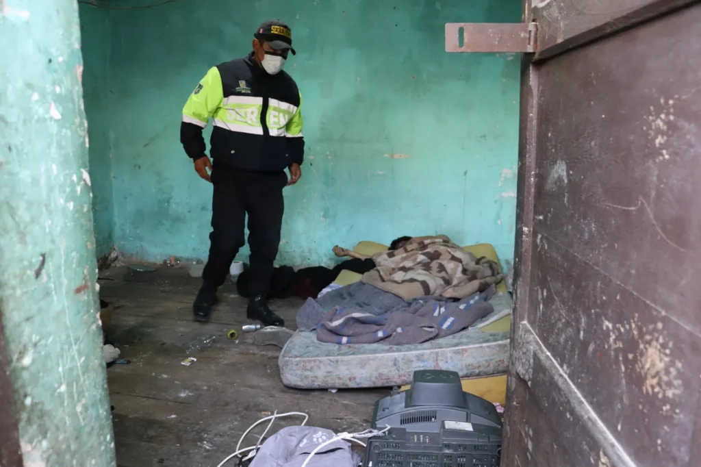 EN INTERIOR DE UNA HABITACIÓN: HALLAN CUERPO DE VARÓN SIN VIDA Y EN DESCOMPOSICIÓN
