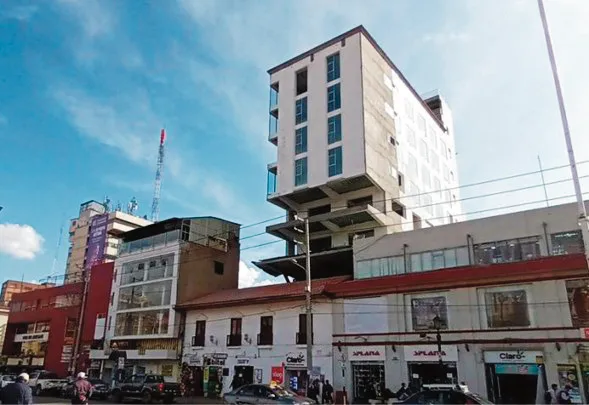 MUNICIPALIDAD HUANCAYO: PODRÍA ORDENAR DEMOLICIÓN DE EDIFICIO DE ARNOLDO MALLMA