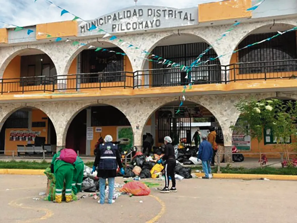 PILCOMAYO EN EMERGENCIA: VECINOS PROTESTAN DEJANDO BASURA EN PUERTAS DE LA COMUNA