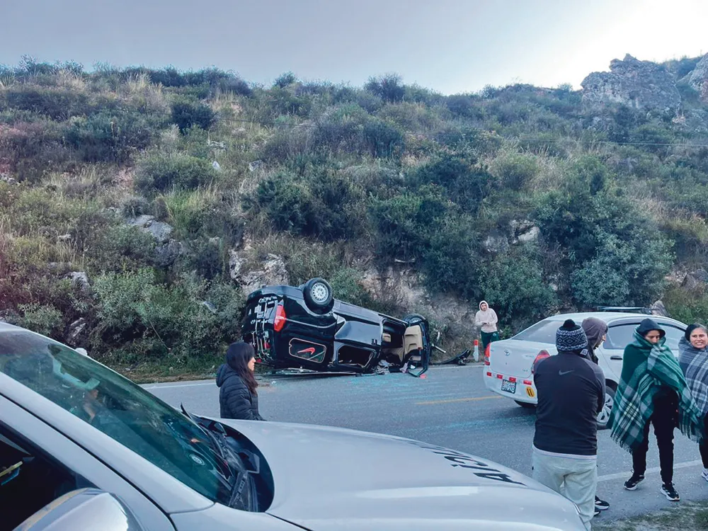 EN ACCIDENTE DE TRÁNSITO: PAREJA DE ESPOSOS RESULTAN HERIDOS EN LA CARRETERA CENTRAL