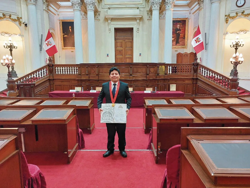 GRAN RECONOCIMIENTO: PARA DENNIS JACK NÚÑEZ HUAMANCAYO