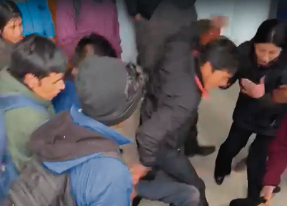 POBLADORES DE RANYAC: SECUESTRAN A ALCALDE Y GERENTE DE NINACACA