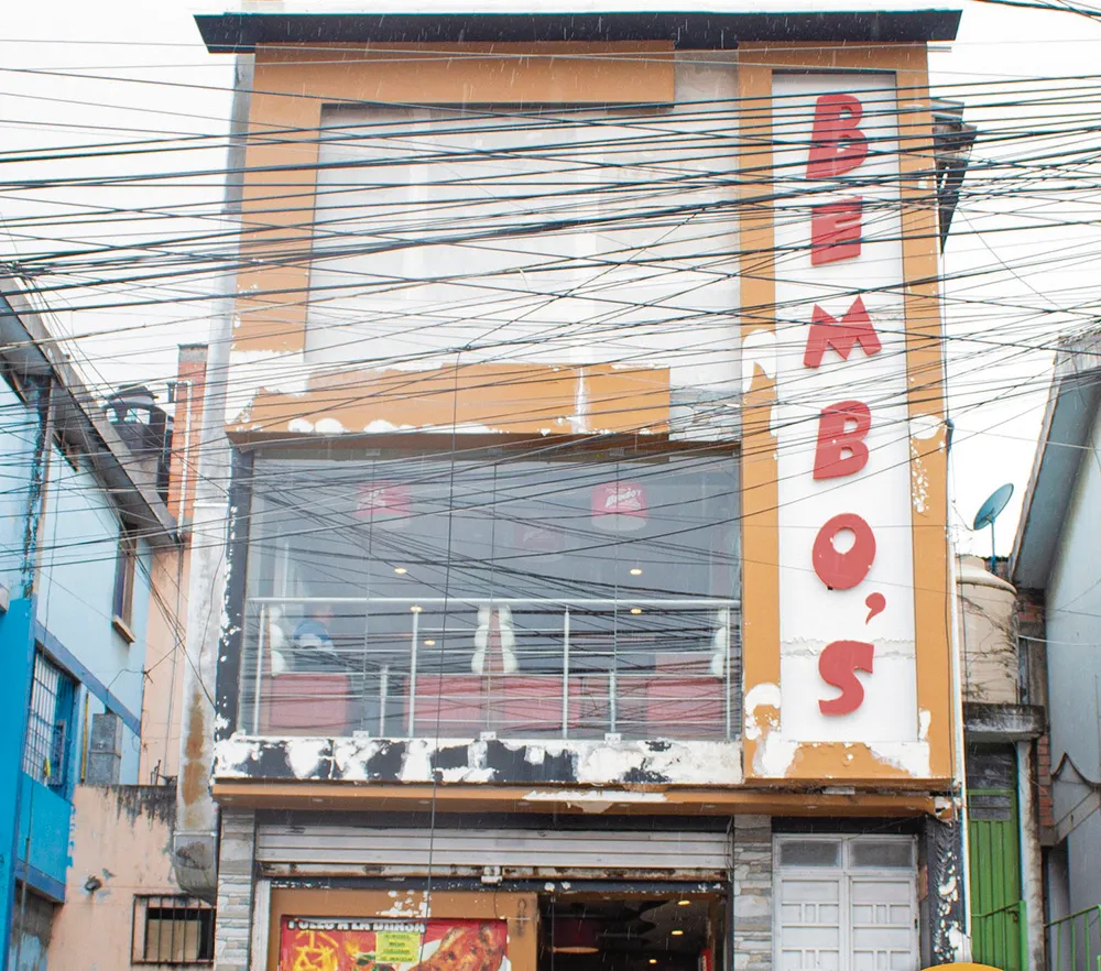 YANACANCHA: DETECTAN DEFICIENCIAS EN POLLERÍA “BEMBOS”