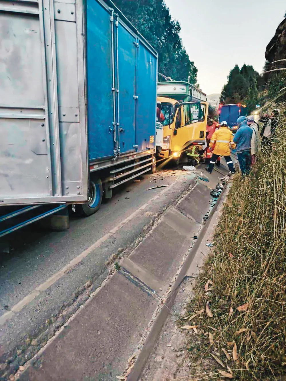 CHOQUE DE CAMIONES: DEJA DOS HERIDOS EN LA CARRETERA CENTRAL