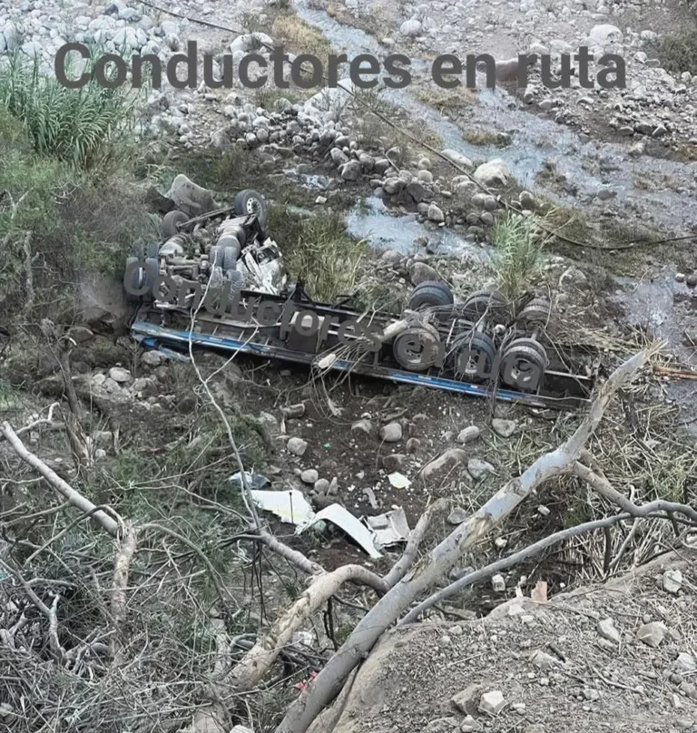 HUAYTARÁ: TRÁILER CAE A PENDIENTE EN VÍA LIBERTADORES