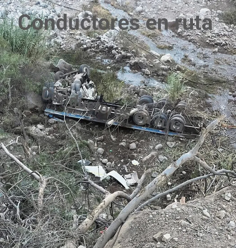 HUAYTARÁ: TRÁILER CAE A PENDIENTE EN VÍA LIBERTADORES