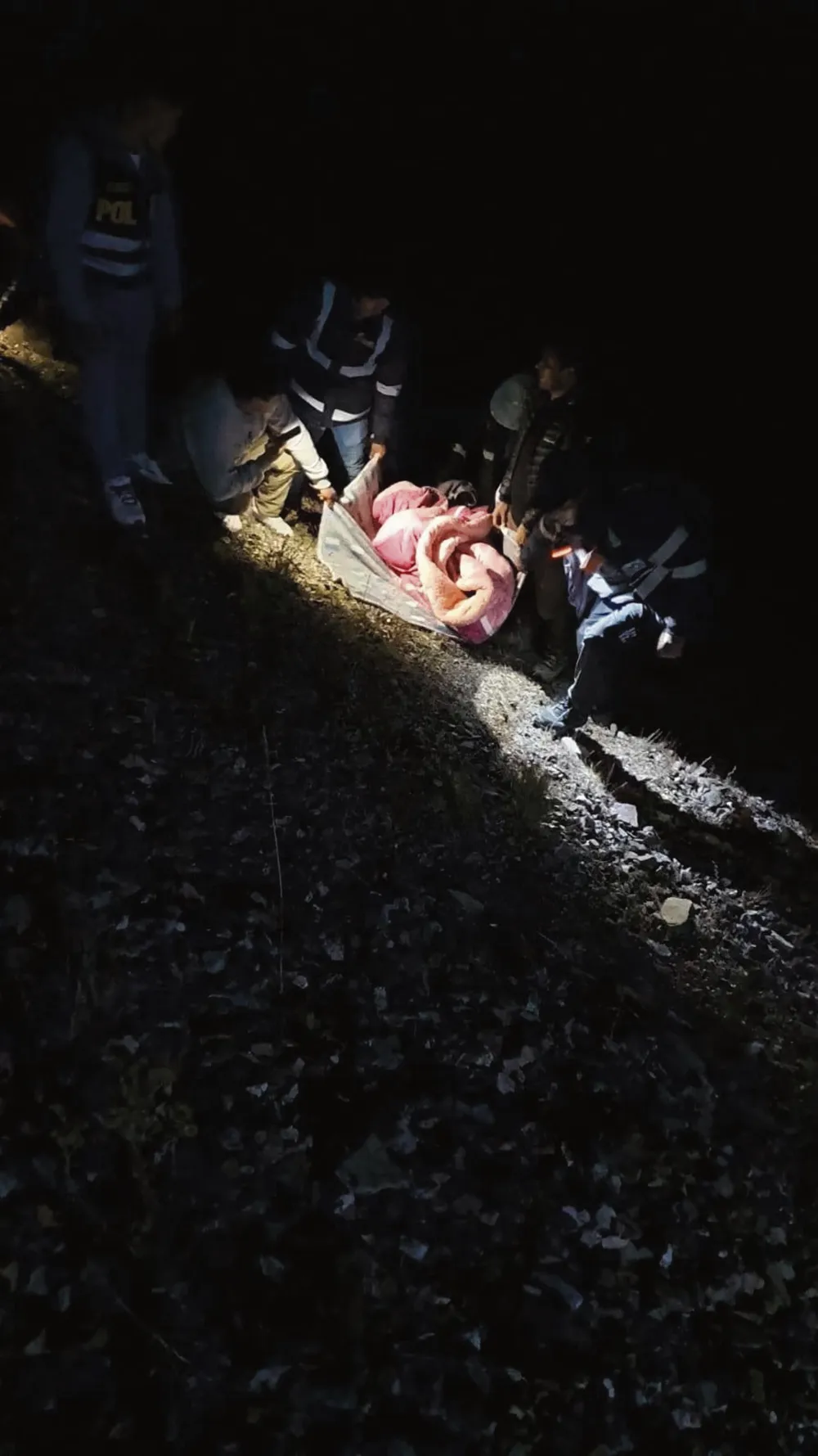 HUANCAVELICA: DOCENTE E HIJA MUEREN AL CAER VEHÍCULO A UN ABISMO