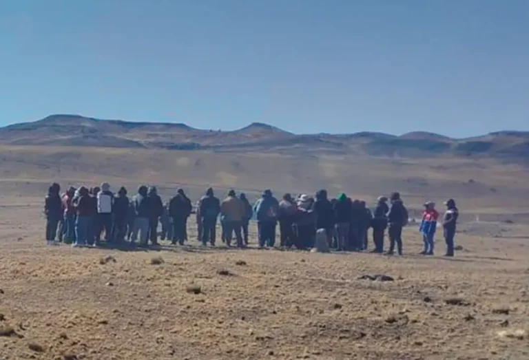 PARO DE 24 HORAS: PROTESTAN POR RETRASO DE VÍA HUANCAVELICA-RUMICHACA