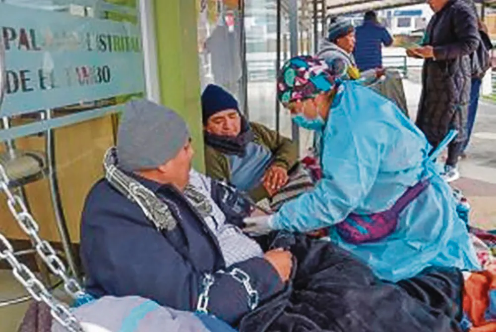 EMPRESARIO ENCADENADO 5 DÍAS: COMIENZA SENTIR ESTRAGOS EN SU SALUD