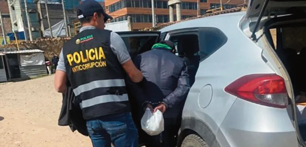 INSPECTORES DETENIDOS: POR EXIGIR PRESUNTA COIMA A TRANSPORTISTA