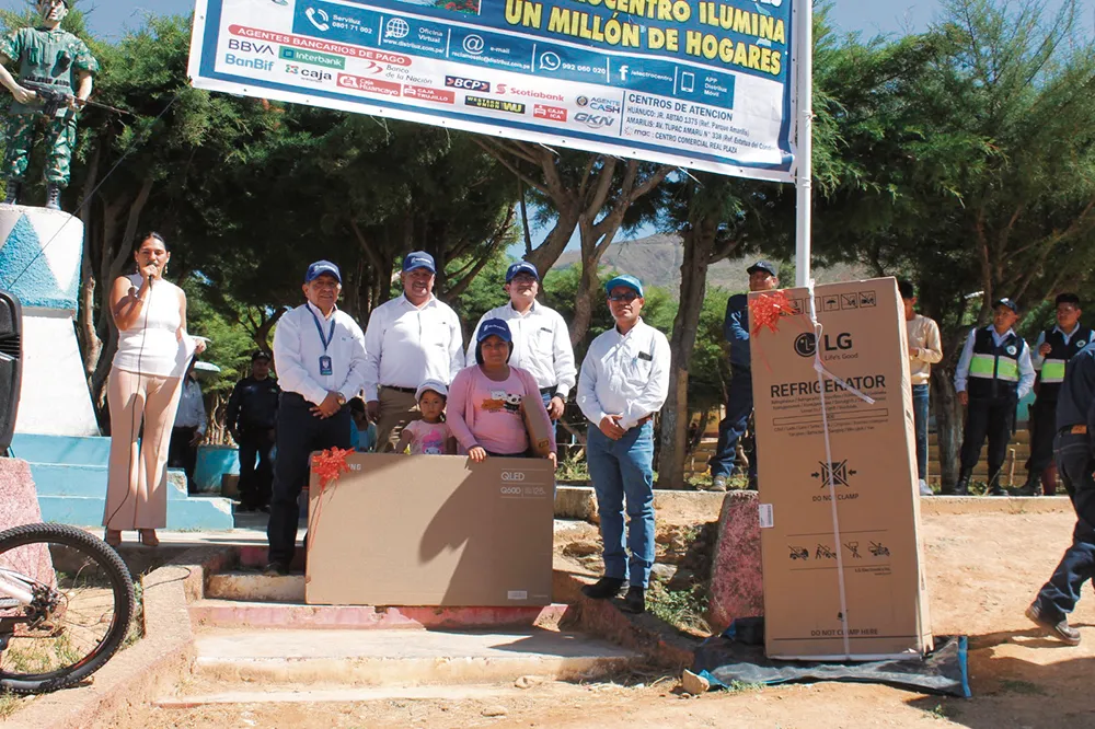 ELECTROCENTRO PREMIA A USUARIA HUANUQUEÑA AL ALCANZAR EL MILLÓN DE CLIENTES