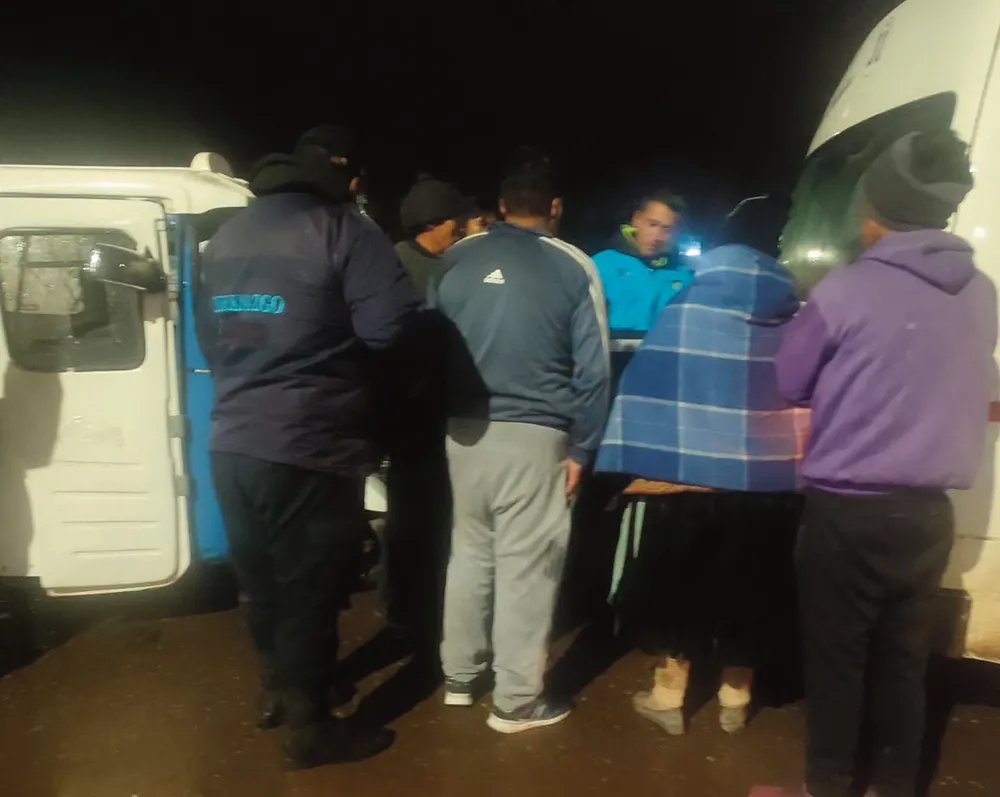 PRESUNTA INFIDELIDAD: MUJER ES AGREDIDA AL INTERIOR DE VEHÍCULO