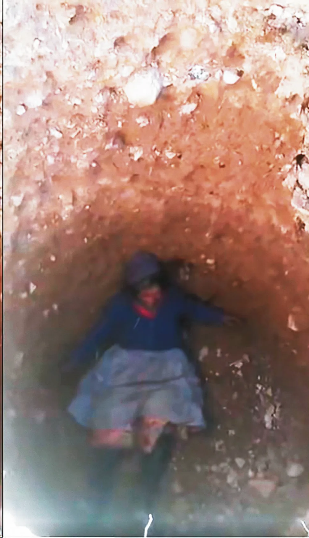 DISTRITO DE VILCA: ADULTA MAYOR CAE EN ZANJA SIN SEÑALIZACIÓN