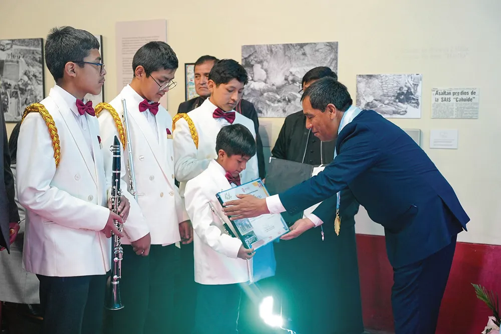 ES RECONOCIDA: CAMPEÓN NACIONAL BANDA ESCOLAR DE HUANCAVELICA