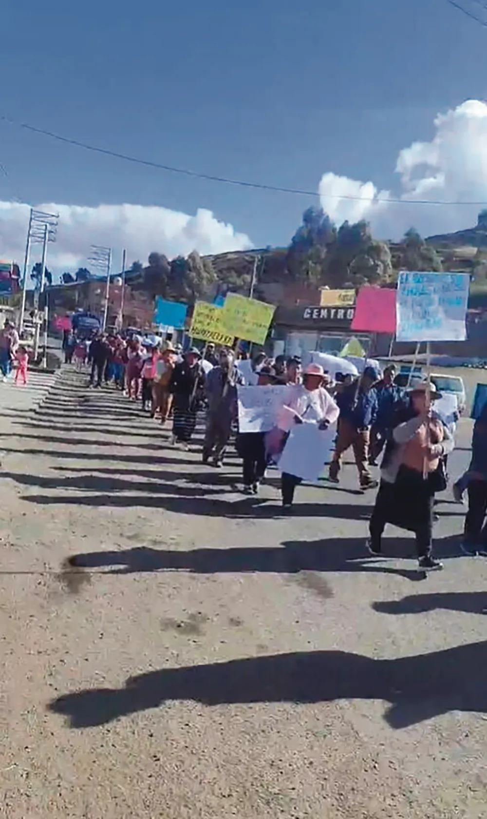 HUAYTACORRAL: EN MARCHA DE PROTESTA POR OBRAS INCUMPLIDAS