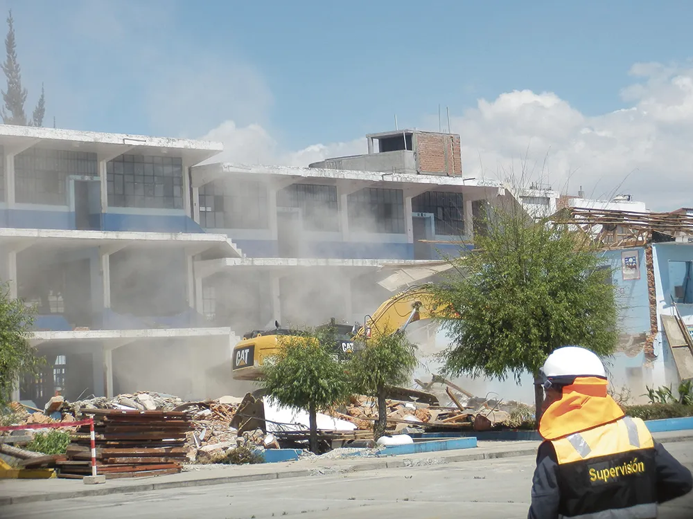 NUEVO LOCAL CONTARÍA 154 MILLONES DE SOLES: INICIAN DEMOLICIÓN DEL COLEGIO POLITÉCNICO