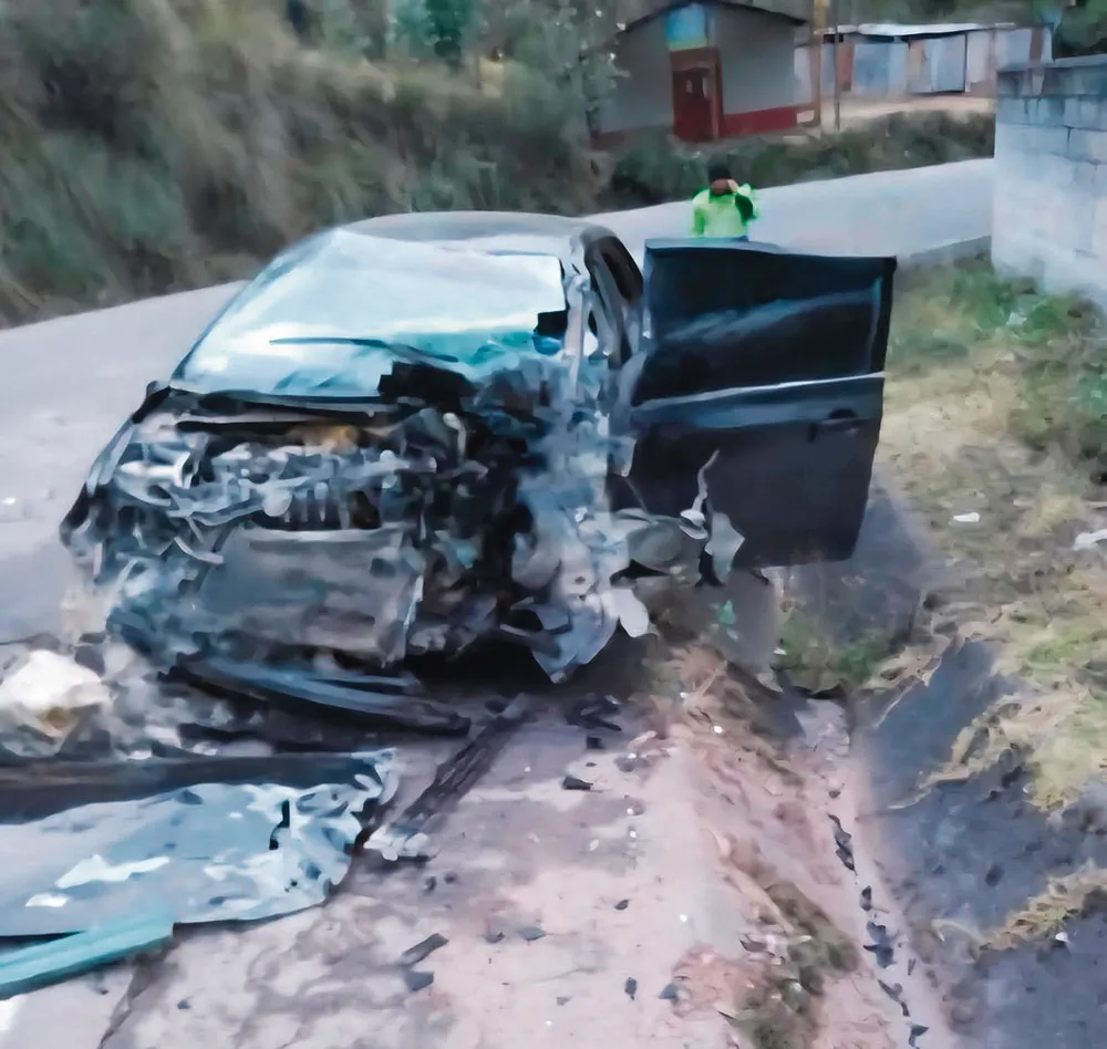CERCA A HUARIACA: CHOQUE DEJA UN MUERTO Y 03 HERIDOS EN BATACANCHA