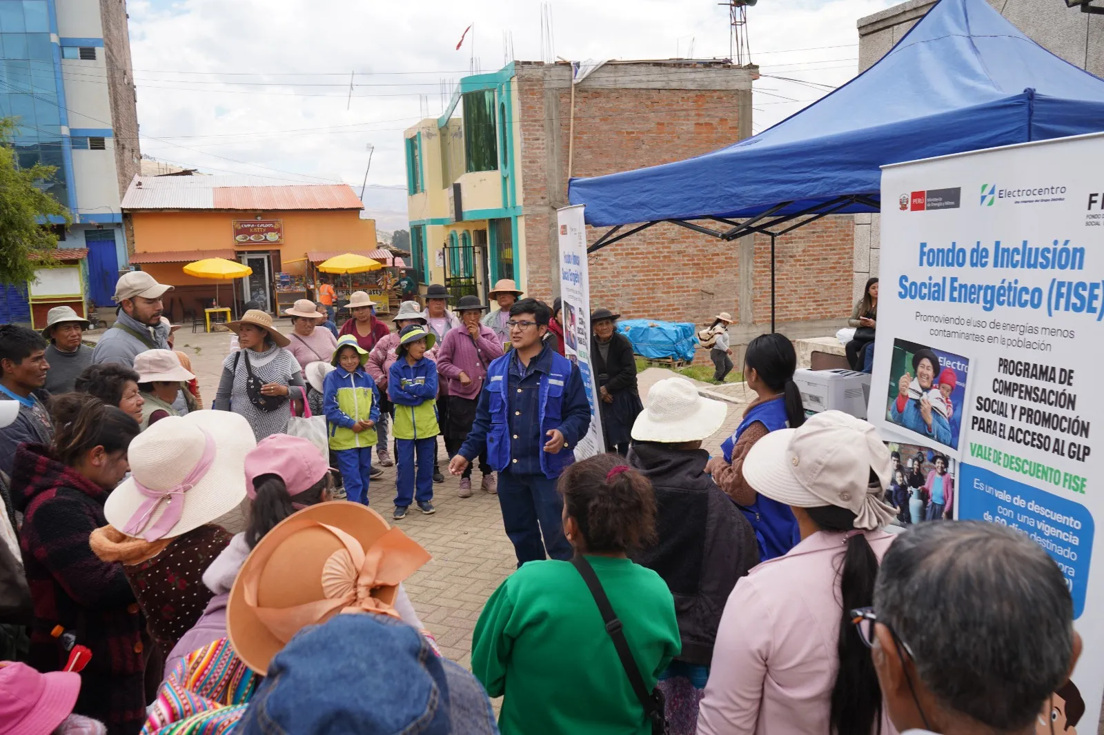 VECINOS DE PUCARÁ: ACUDEN MASIVAMENTE A LA CARAVANA DE LA ENERGÍA DE ELECTROCENTRO