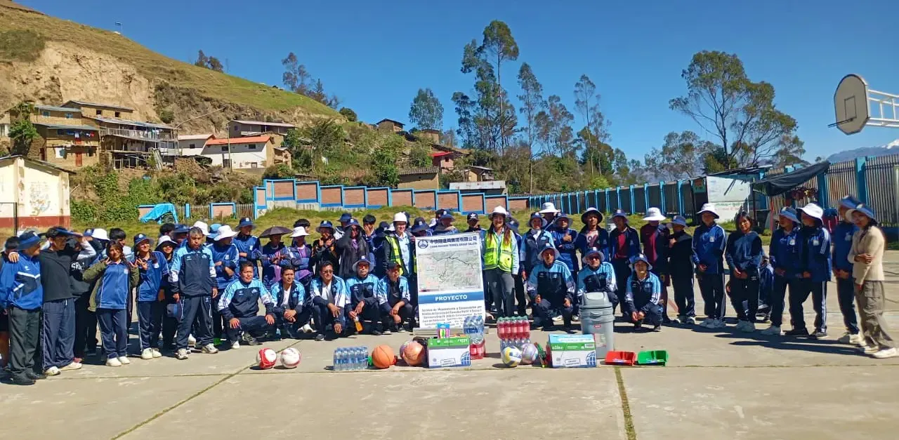 SALCAHUASI: PROYECTO VIAL HOU ENTREGA APOYO A INSTITUCIÓN EDUCATIVA Y COMUNIDAD LOCAL