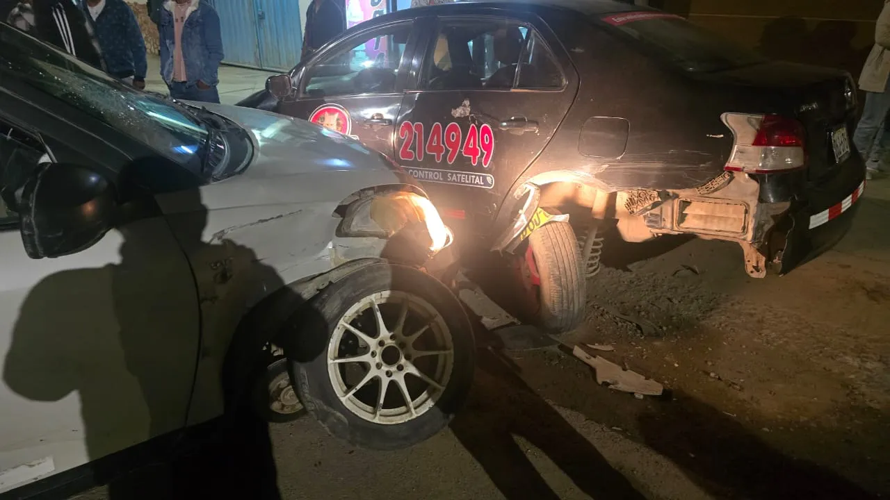 EN AZAPAMPA-CHILCA: TRIPLE CHOQUE OCASIONA DAÑOS MATERIALES