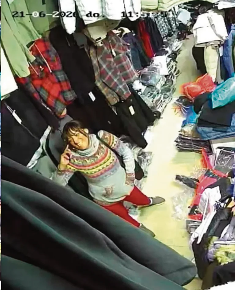CHAUPIMARCA: CÁMARA CAPTA A UNA MUJER ROBANDO PRENDAS DE VESTIR