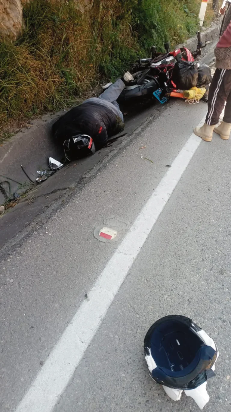 TRAGEDIA EN LA CARRETERA CENTRAL: MOTOCICLISTA PIERDE LA VIDA TRAS DESPISTE EN EL ROSARIO CURICACA