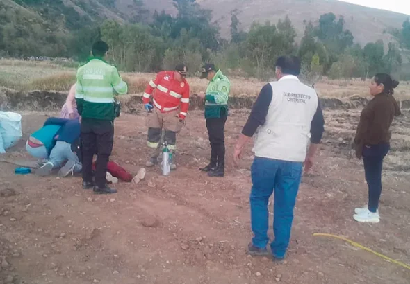 POR INTENTAR RESCATAR MASCOTA: DOS HERMANITAS CAEN A UNA POZA Y FALLECE UNA DE ELLOS