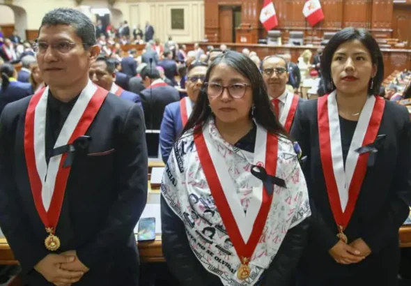 BANCADA AHORA NACIÓN REALIZA PROTESTA SIMBÓLICA DURANTE JURAMENTACIÓN DE KEIKO FUJIMORI