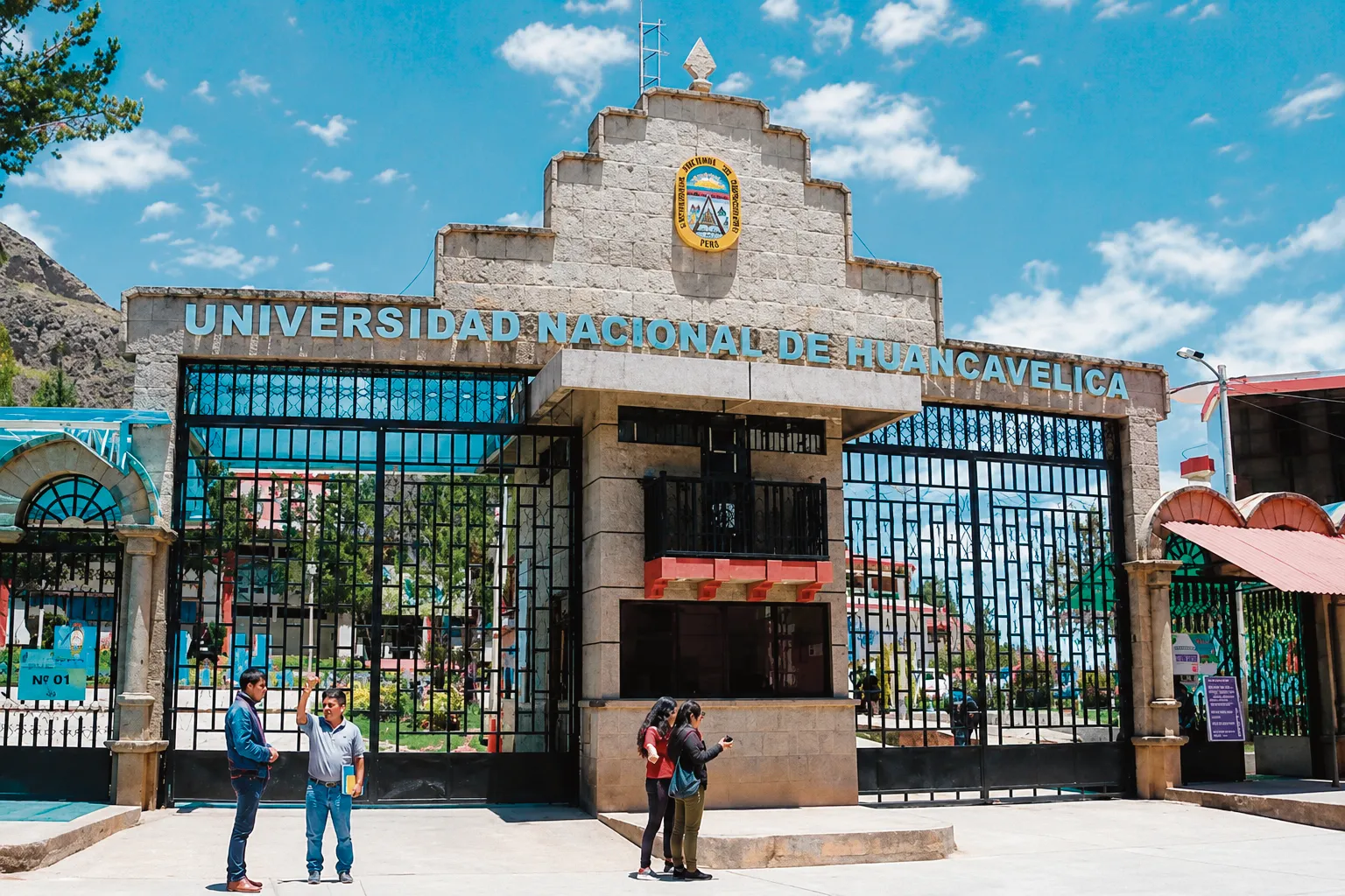 EN LA UNH: CONTRATAN A PROVEEDORES IMPEDIDOS POR EL ESTADO