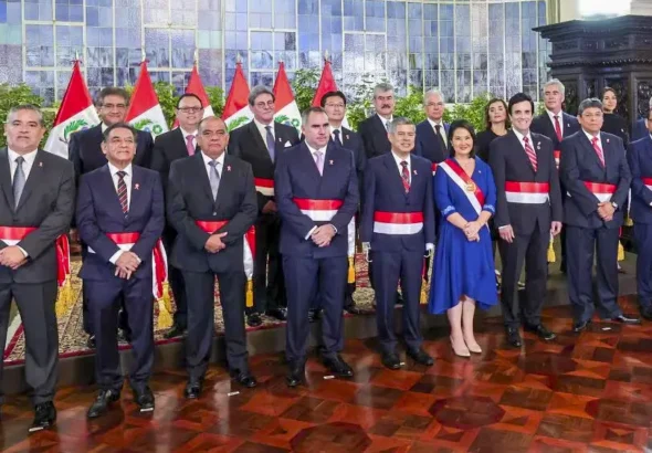 KEIKO FUJIMORI PRESENTA A SU PRIMER GABINETE MINISTERIAL