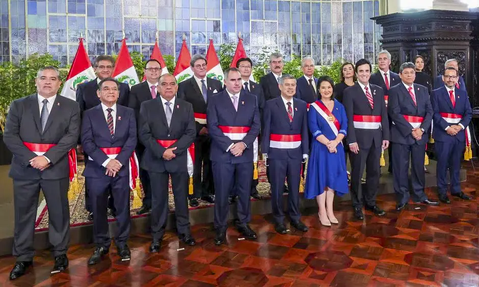 KEIKO FUJIMORI PRESENTA A SU PRIMER GABINETE MINISTERIAL