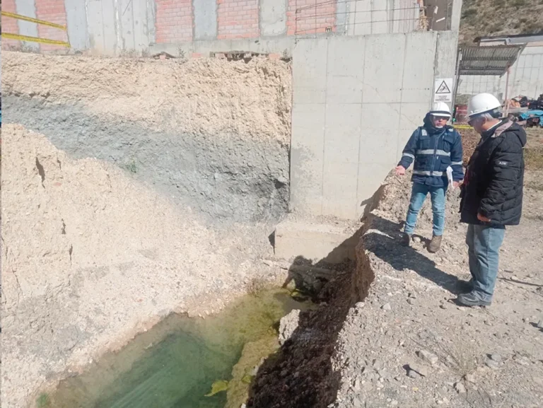 CONTRALORÍA: ALERTA FISURAS EN NUEVO HOSPITAL DE HUANCAVELICA