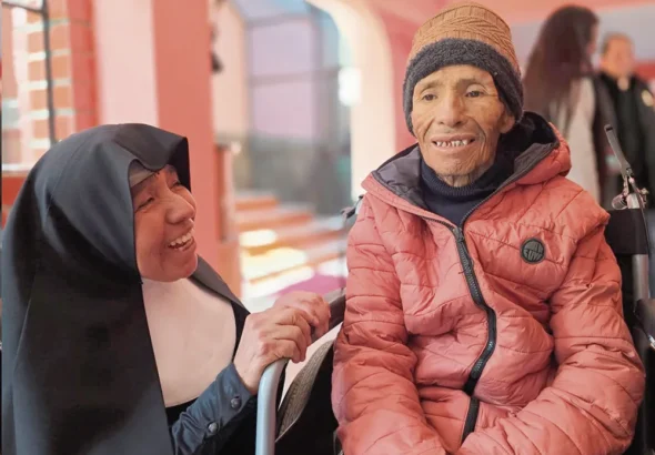HUANCAVELICA: ADULTO MAYOR CON CÁNCER RECIBE APOYO