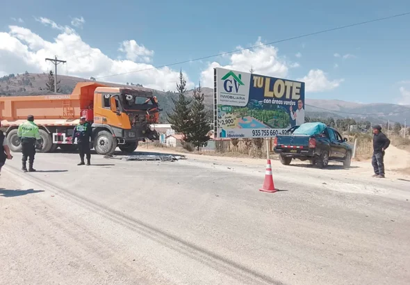 CONCEPCION: COLISIONAN VOLQUETE Y CAMIÓN DEJANDO DAÑOS DE CONSIDERACIÓN