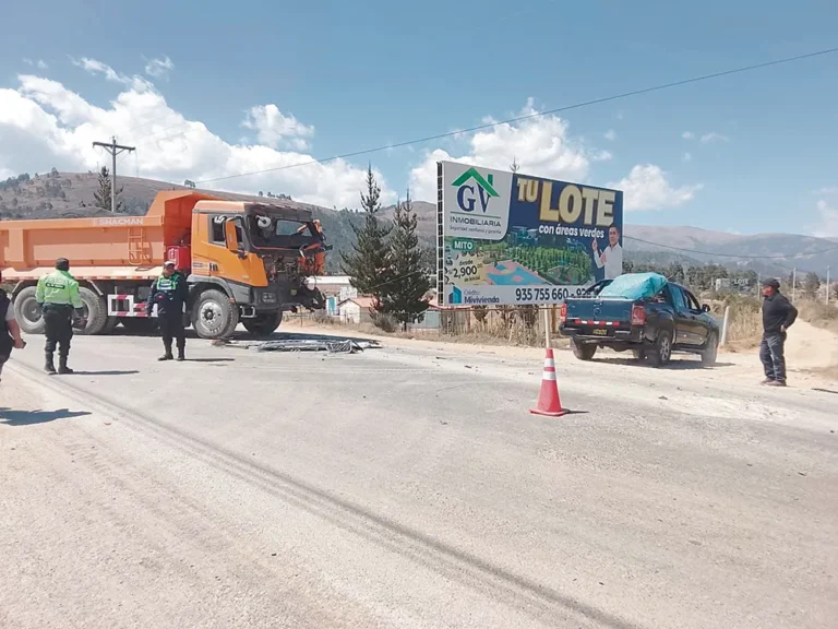 CONCEPCION: COLISIONAN VOLQUETE Y CAMIÓN DEJANDO DAÑOS DE CONSIDERACIÓN