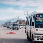 COBRADORA PIERDE LA VIDA: ES ATROPELLADA AL CAER DE CÚSTER EN MARCHA EN CAJAS