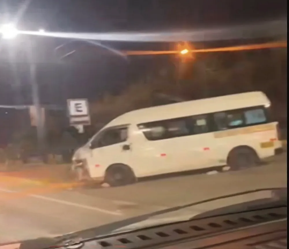 VIOLENTO CHOQUE: DEJA CINCO HERIDOS POR EL “CAMINITO DE HUANCAYO”