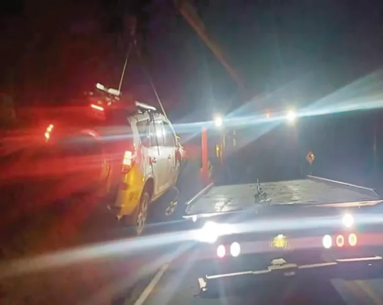 VOLCADURA EN CARRETERA CENTRAL: CINCO MIEMBROS DE UNA FAMILIA SALVAN DE MORIR