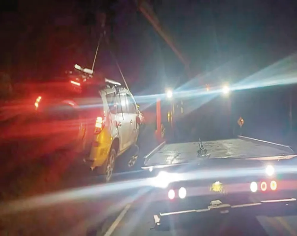 VOLCADURA EN CARRETERA CENTRAL: CINCO MIEMBROS DE UNA FAMILIA SALVAN DE MORIR