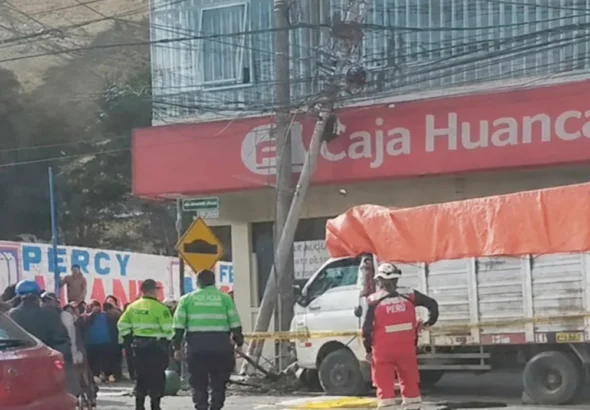 CAMIONETA DE DEVIANDES: SE DESPISTA, MATA A PEATÓN Y DEJA TRES HERIDOS EN LA OROYA